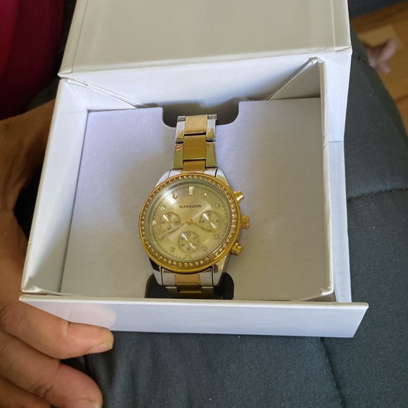 Watche - Picture 2 of 4